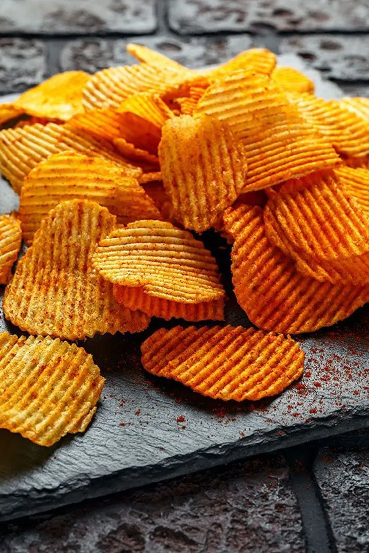 Here's a recipe for a snack that is not only healthy, it also happens to be in potato chip form. Eat them as a snack, or serve alongside a grilled steak or a burger. #paprikapotatochips #potatochipsrecipe #homemadepotatochips