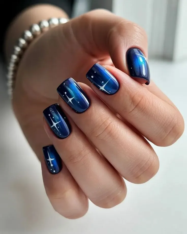 Trendy Blue Nail Ideas Christmas 2025 – Icy Blue Christmas Nails, Glitter & Winter Snowflake Designs
