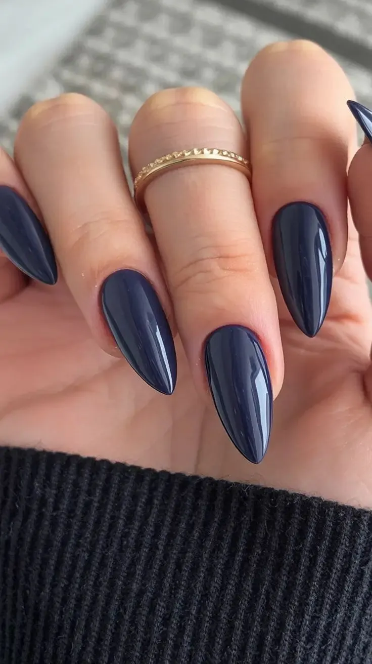 Stylish Nail Ideas for Winter 2025 – Winter Manicure Trends