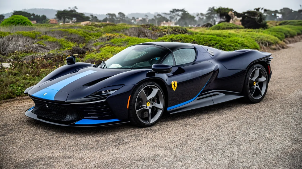 Ferrari Daytona SP3, Sports car