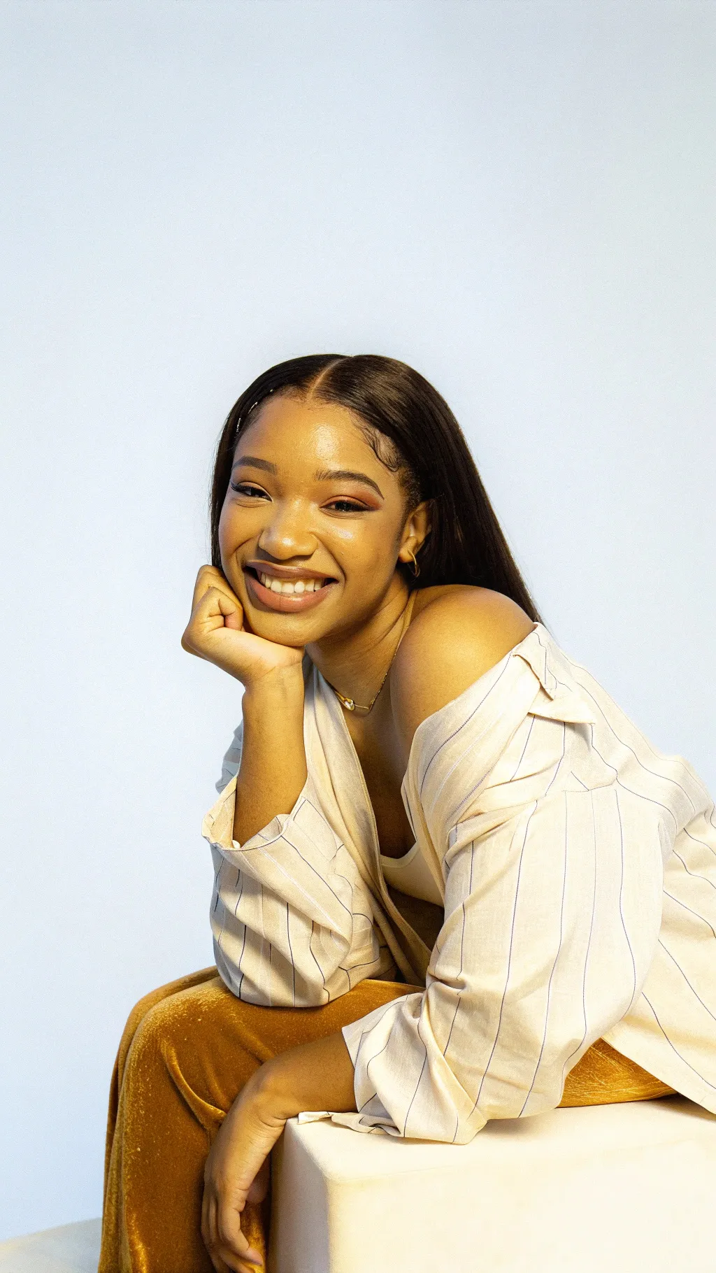 une meilleur photo d'une jeune fille noir souriant portrait...