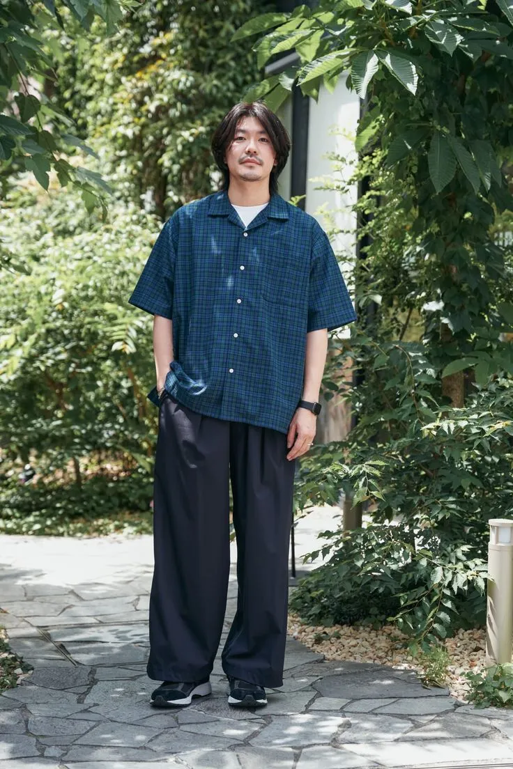 ニューバランスの黒いM2002Rをリフレクターなシューレースで自分流にアレンジ！【おしゃれな人はメジャーブランドの愛用スニーカーをどう履く？Vol.26】