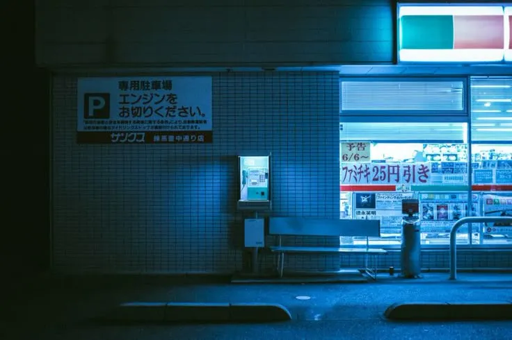 Nighttime Photos of Tokyo Under the Glow of Neon Lights