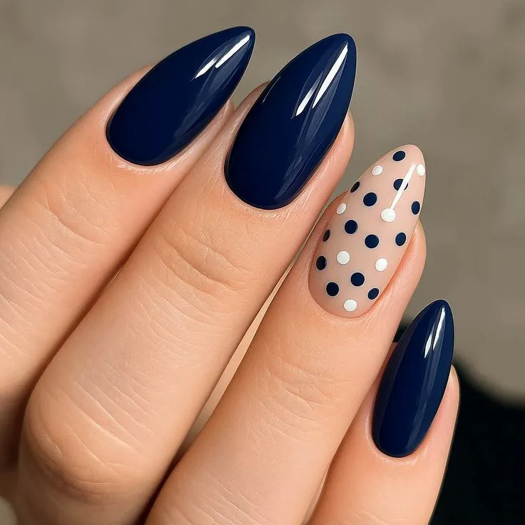 22 Elegant Winter Nail Ideas for a Chic, Festive Look