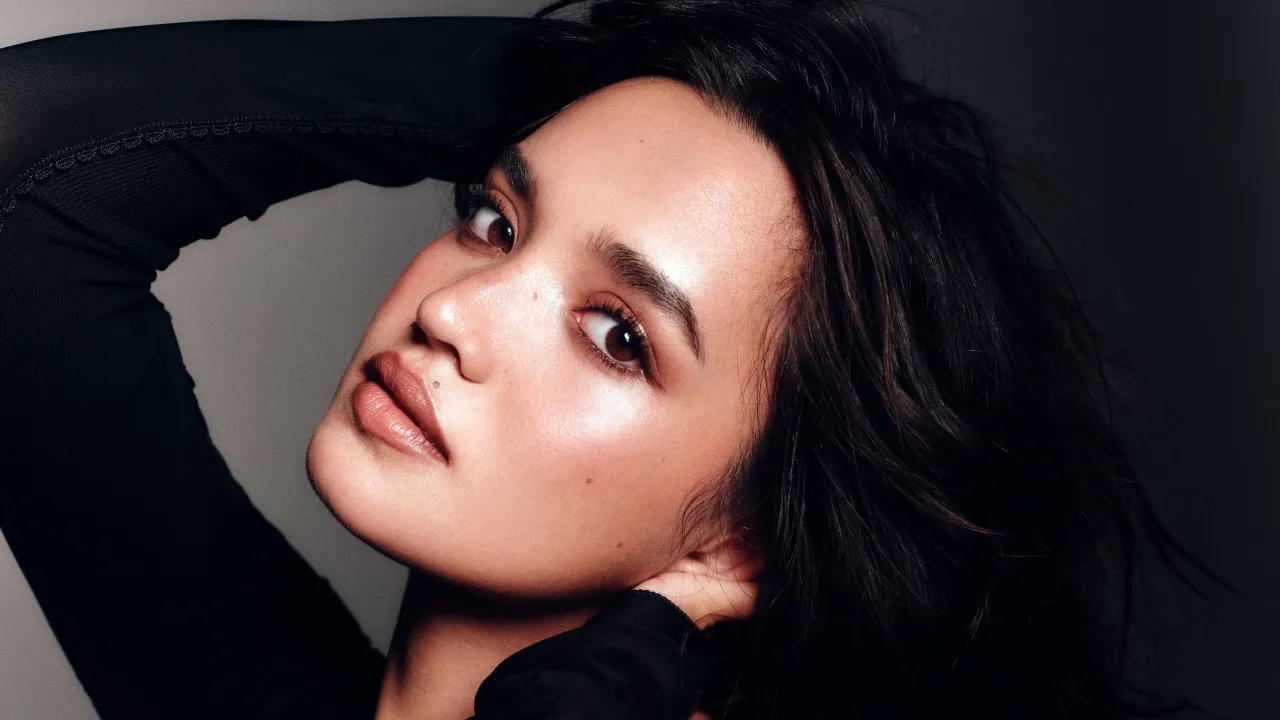 Sophia Hammons, Closeup, 8K, Black dress, 5K, American actress, Dark background