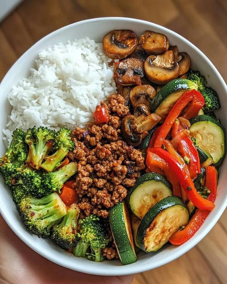 Spicy Ground Beef Stir-Fry Bowl with Garlic Veggies & Steamy Rice
