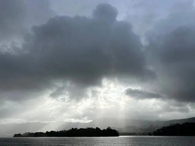 Free Dramatic Sun photo and picture