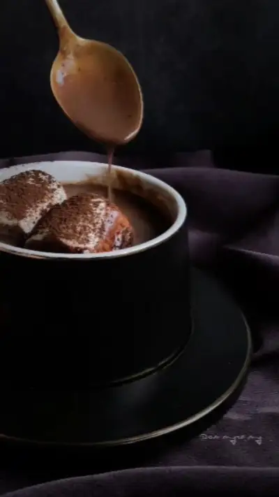 Hot chocolate on a rainy day ☕🌧 . . . . . . . . . . #homecafe #hotchocolate #chocolate #rainyday #reels #aesthetic #aestheticvideos #explorereels #explorepage #drinkaesthetic #reelstagram #reelslovers