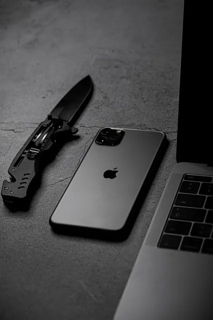 Free Pocket Knife Smartphone photo and picture