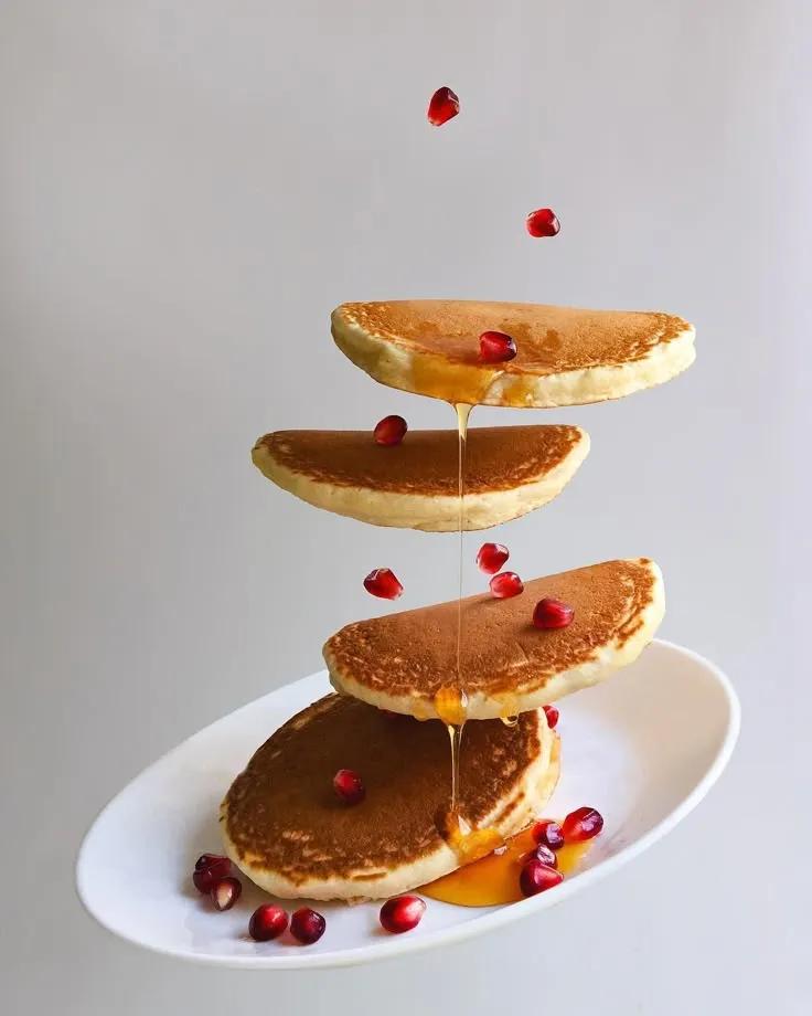 Floating Pancakes 👻 Bahar || بهــ🍂ــار on Instagram: “✨ Had lots of fun taking this photo for @thebiteshot and @we.eat.together_ critique video! 😻♥️ ✨ ➳ Ingredients: 3/4 cup flour 2 tsp baking…”