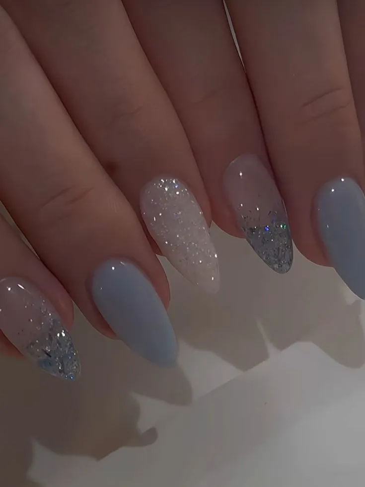 35+ gorgeous winter glitter nails that sparkle all season long