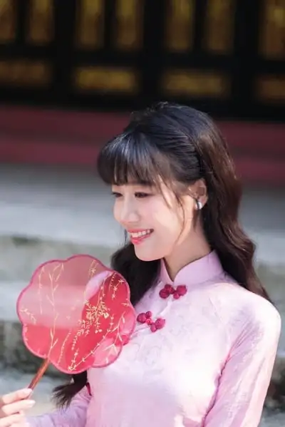 Free Traditional Vietnamese Girl photo and picture